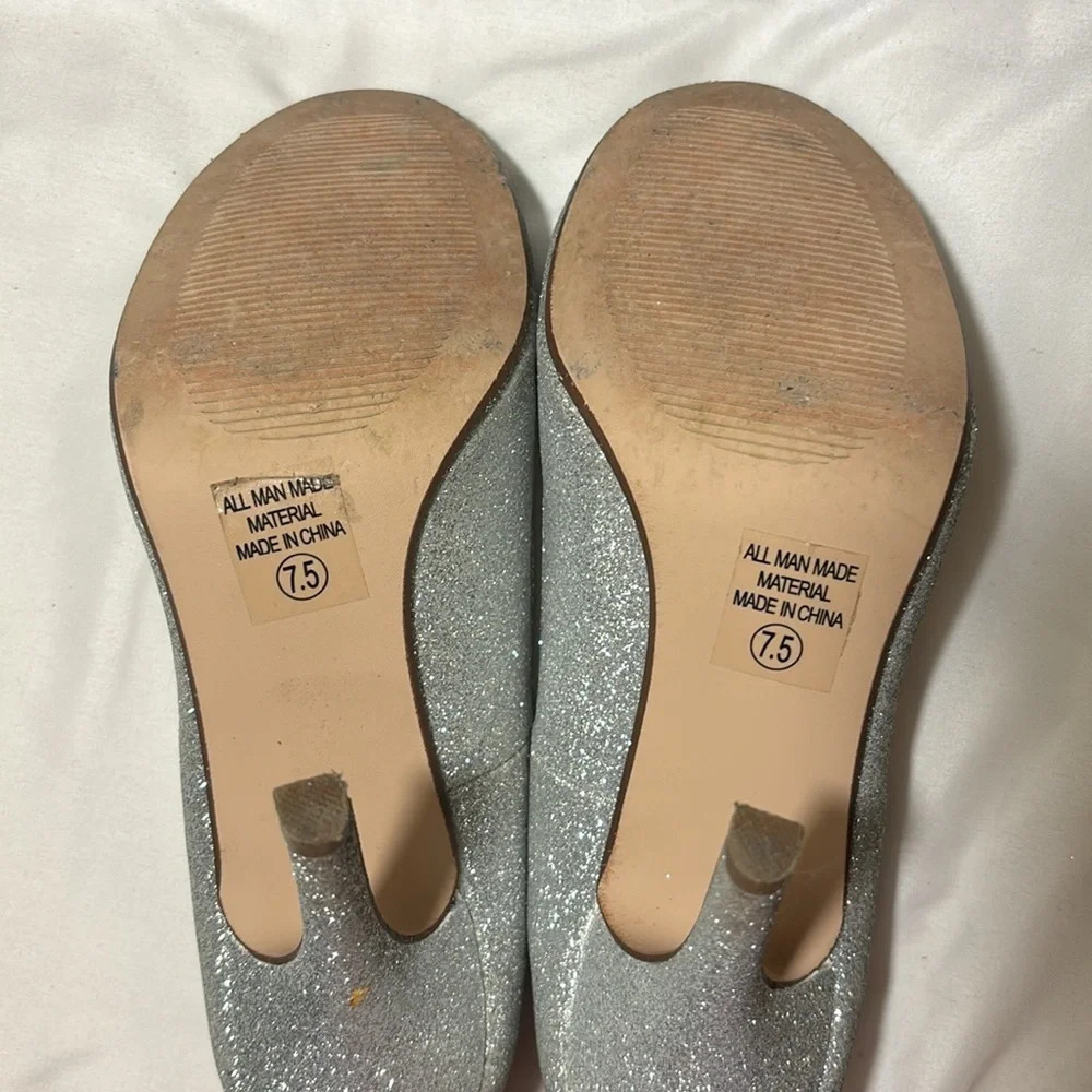 Deb Silver Sparkle Pumps 3 1/2” Heel - Picture 7 of 8